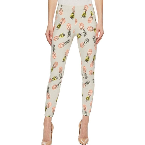 HUE Pants - NWT HUE SIMPLY STRETCH PINEAPPLE SKIMMER LEGGINGS